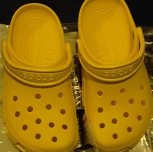 NWT Classic Crocs